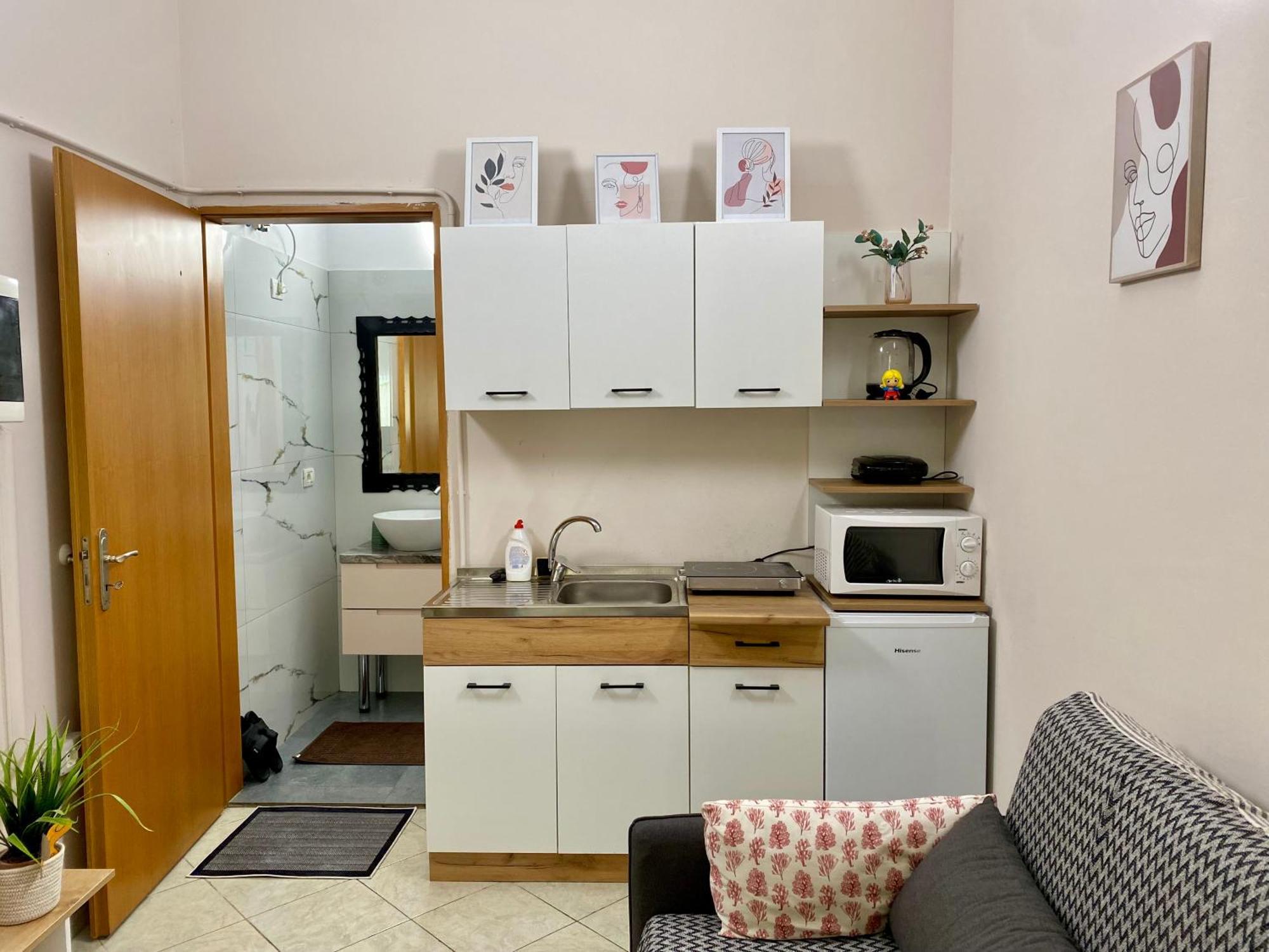 Dori'S Wilson Studio At Blloku Neighborhood Tirana Kültér fotó